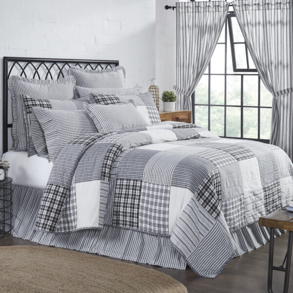 VHC-80432 - Sawyer Mill Black Luxury King Quilt 120Wx105L