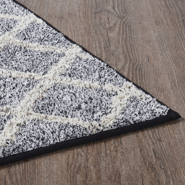 VHC-80519 - Frayed Lattice Creme & Black Bathmat 20x30