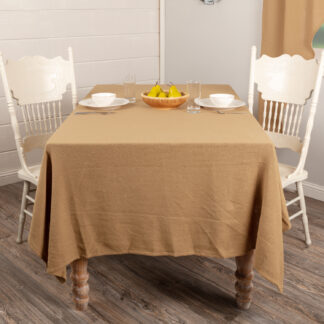 Tablecloths & Toppers
